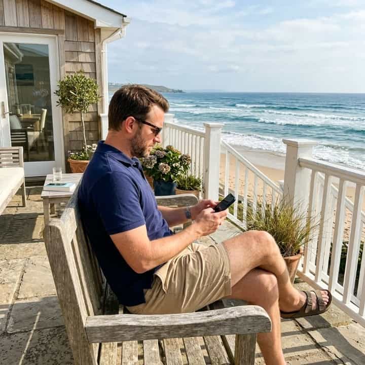 SNADI & SNAT | Comprehensive Off Grid Solar Power Systems & Hybrid Solutions An illustrative diagram showing the complete SNADI/SNAT Off-Grid Solar System Solution, including solar panels, a hybrid inverter, LiFePO4 battery storage, smart monitoring, and a grid connection unit, managing power to AC loads.