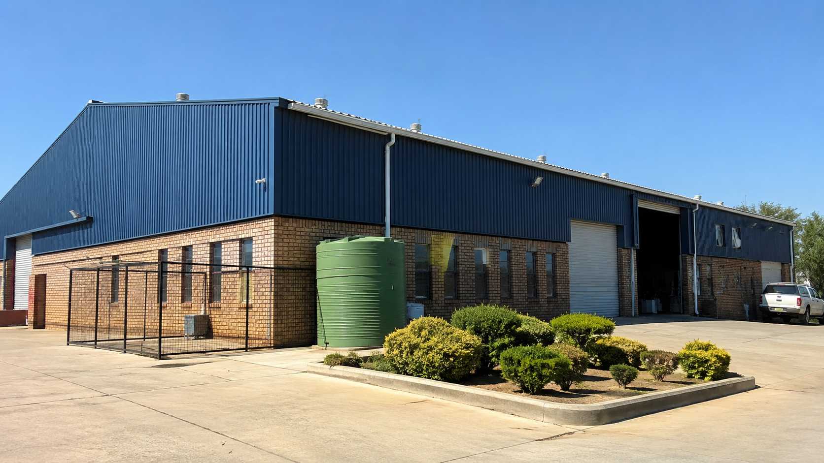 off-grid-solar-system-for-commercial-facilities