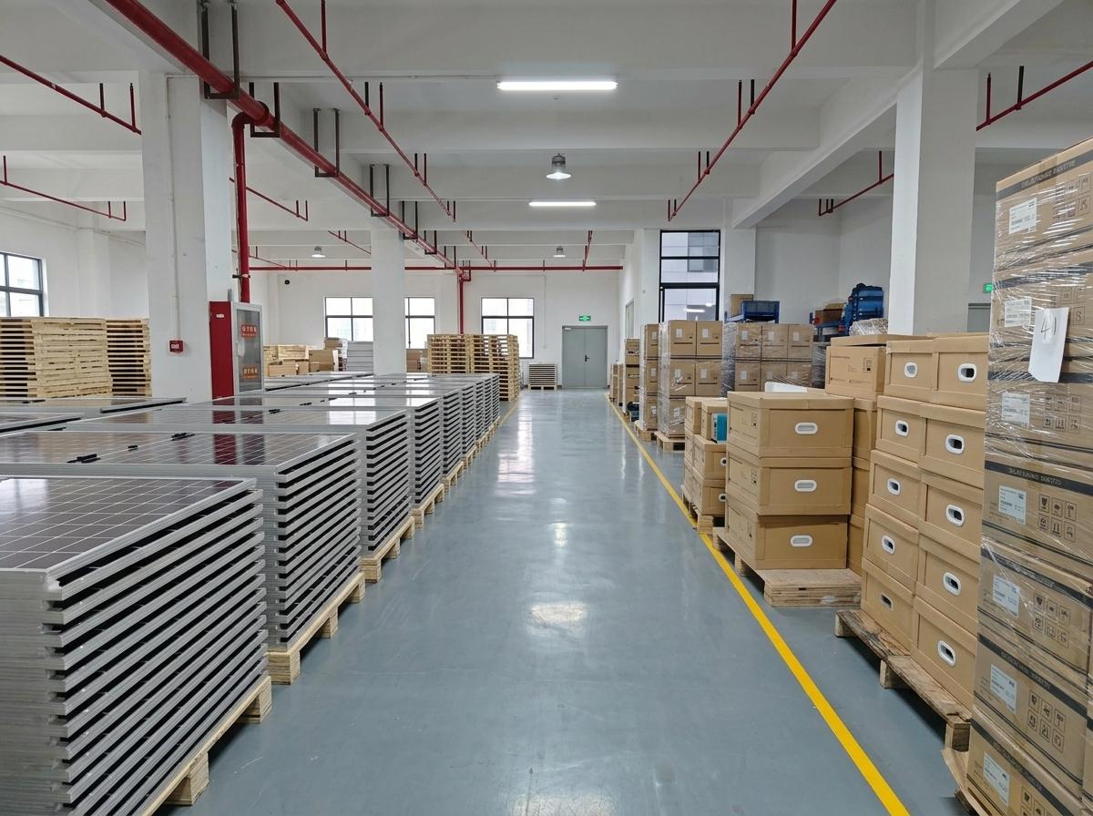 Reliable Commercial Solar Solution Supply & Factory Inventory Stacks of premium PV modules and packaged solar inverters stored inside the SNADI factory warehouse, ready for global commercial solar solution deployment.