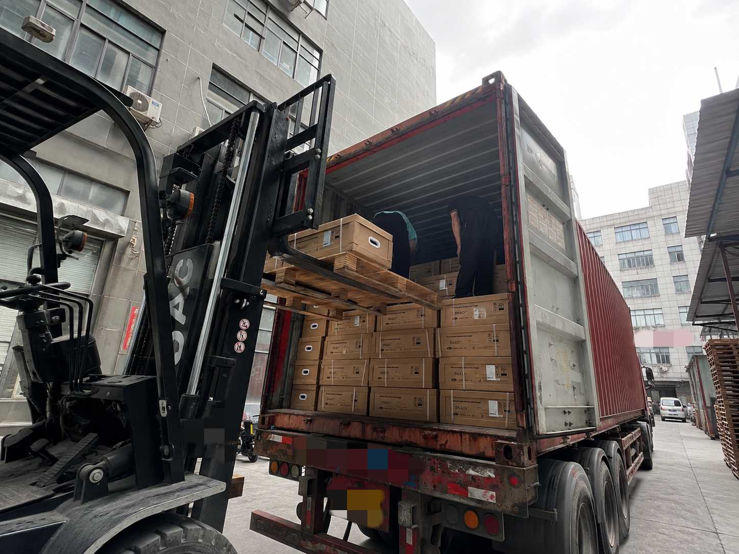 SNADI Solar Inverter Container Loading for Export SNADI solar inverter wholesale orders being loaded into a shipping container for export