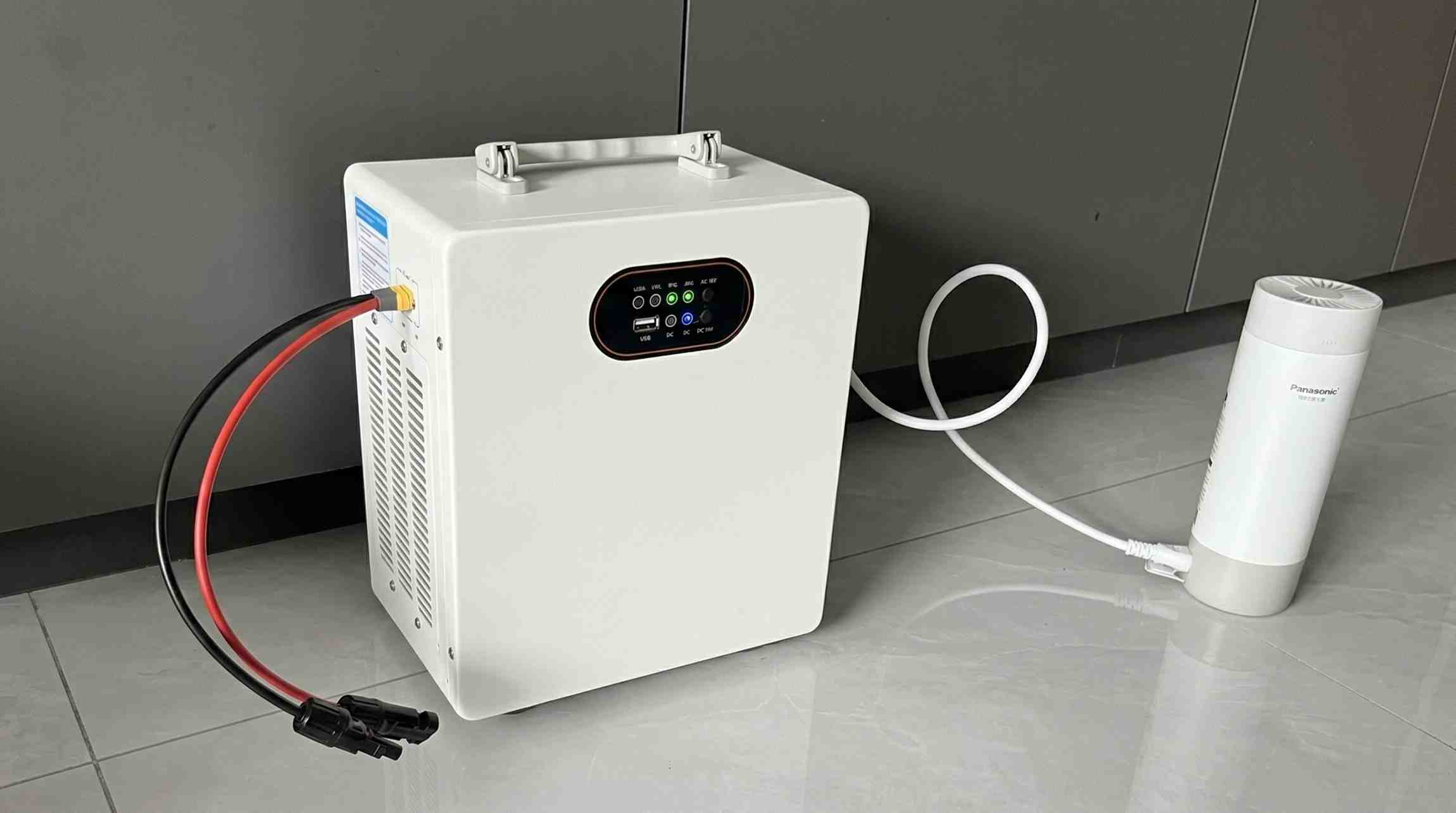 SNADI MS portable energy storage power station charging a kettle for home use in Manila, Philippines.