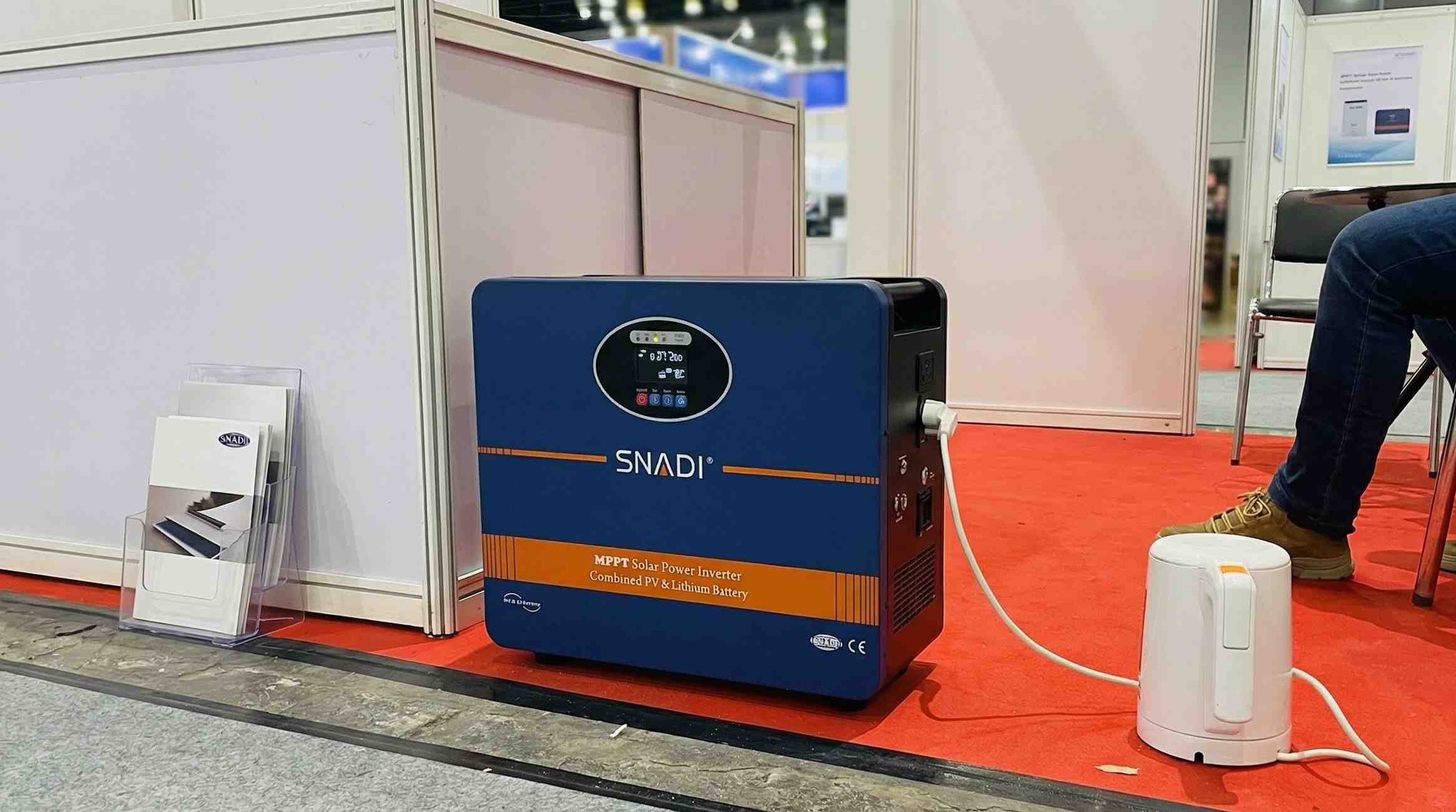 SNADI AL-S solar power inverter with combined PV and lithium battery demonstrated in Miami, USA.