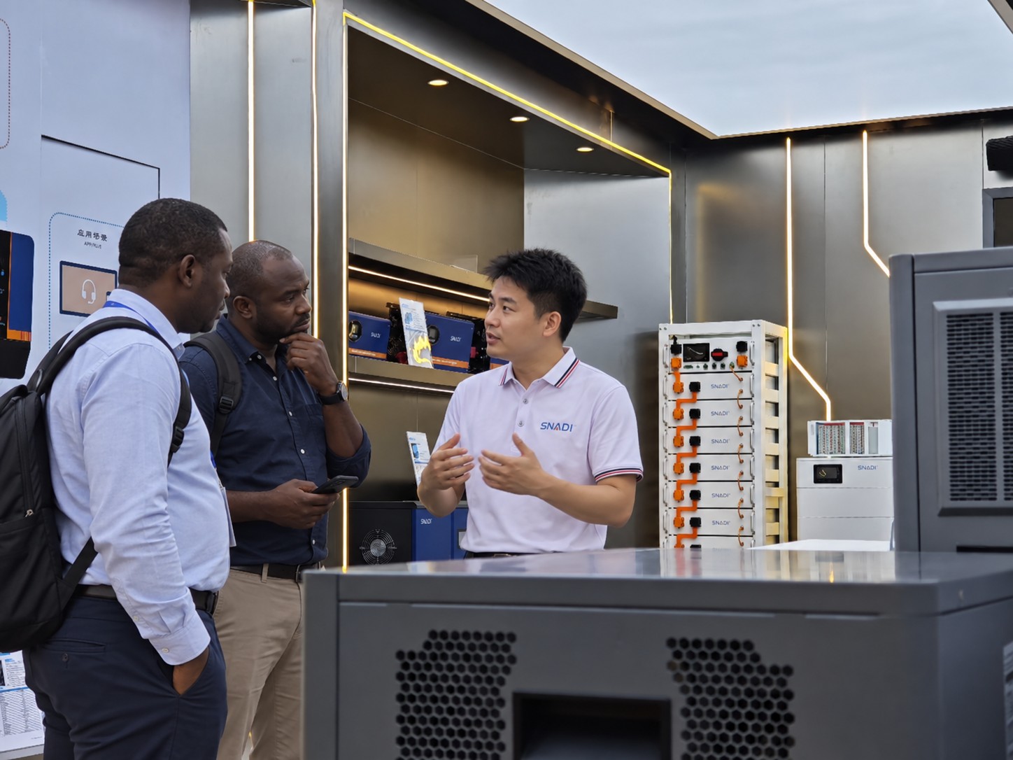 solar-distribSNAT Solar representative discussing distributor partnership with African business partners in a solar energy showroomutor-partnership-discussion-showroom